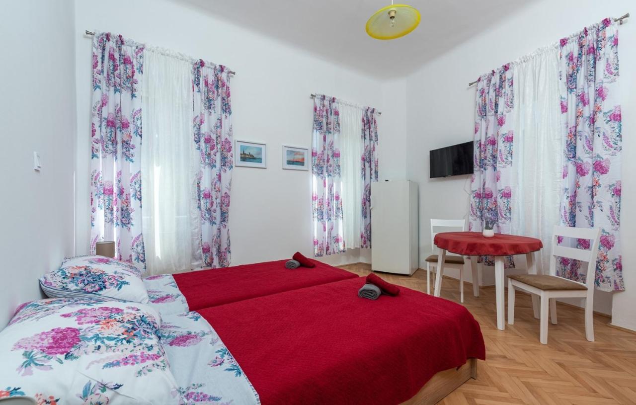 Fatoric Rooms Porec Esterno foto